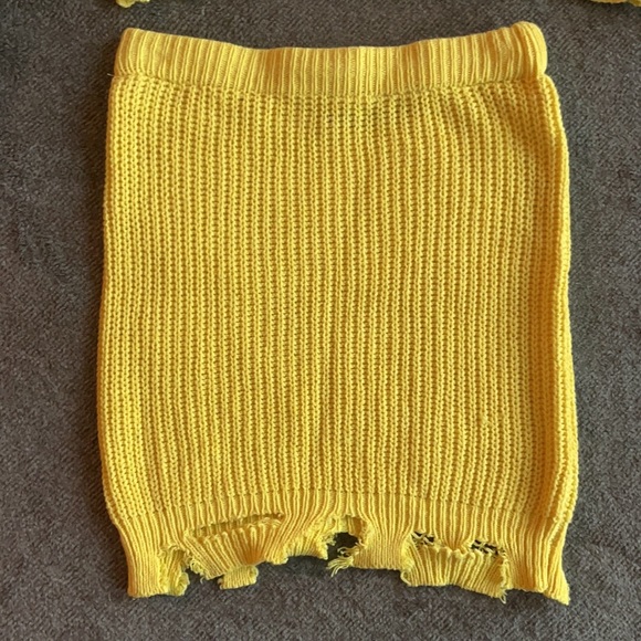 Goodtime USA 2 piece neon yellow knit skirt and crop sweater set size small - Picture 6 of 6